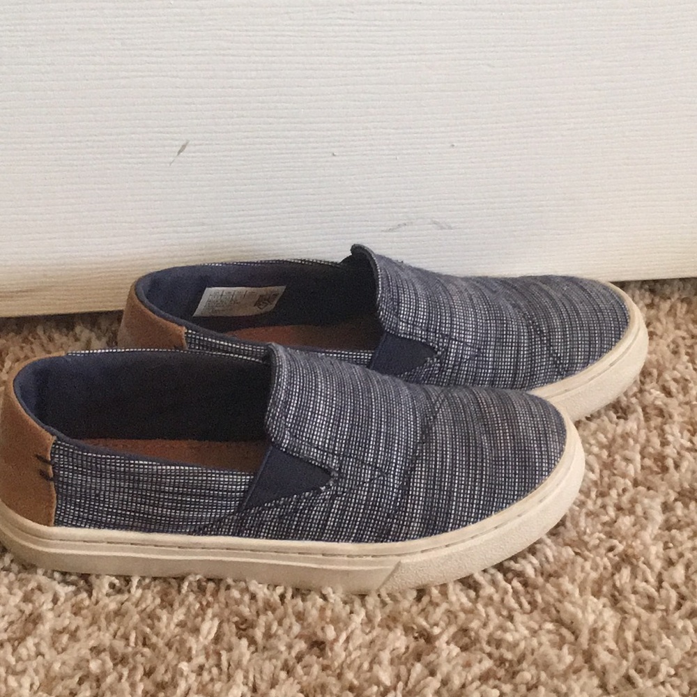 Tom’s sneakers